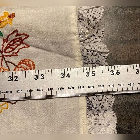 Vintage Table Runner Cream Linen Lace Embroidered Floral 36x15” - Picture 3 of 4